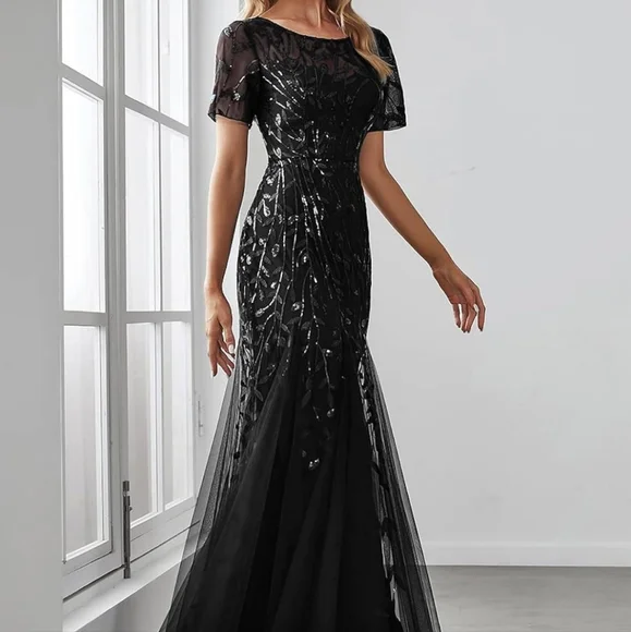 green emerald velvet dress Amazon.com: Ever-Pretty Women's V Neck Long Lantern Sleeves Floor Length  Ruched Chiffon A-Line Formal Evening Dress Black US4 : Clothing, Shoes &  Jewelry